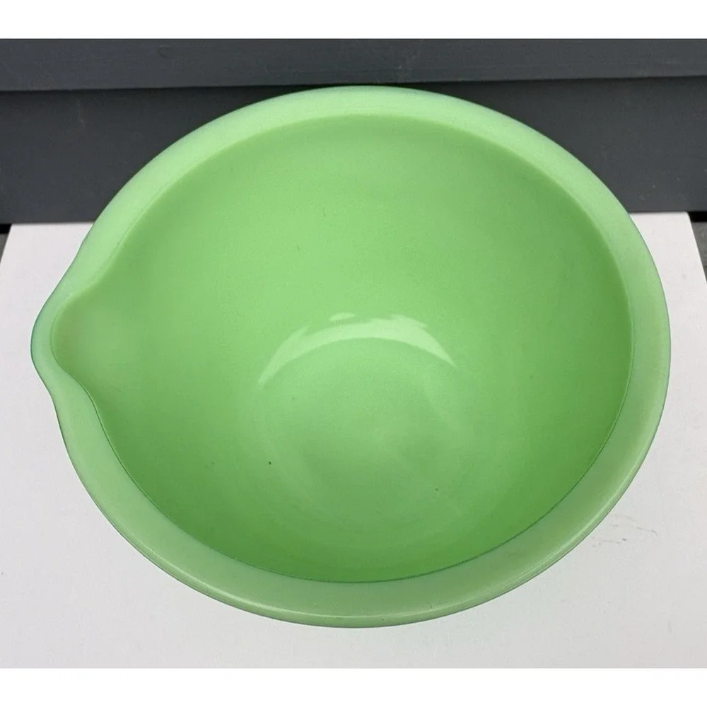 Vintage kitchen jadeite green milk glass mixing bowl 6.5